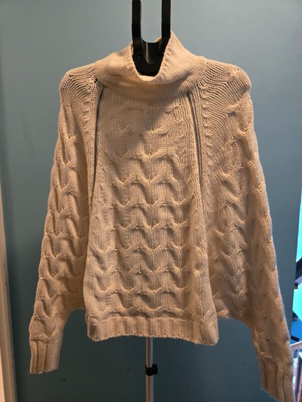 Lovestitch Cable Knit Pullover Sweater
